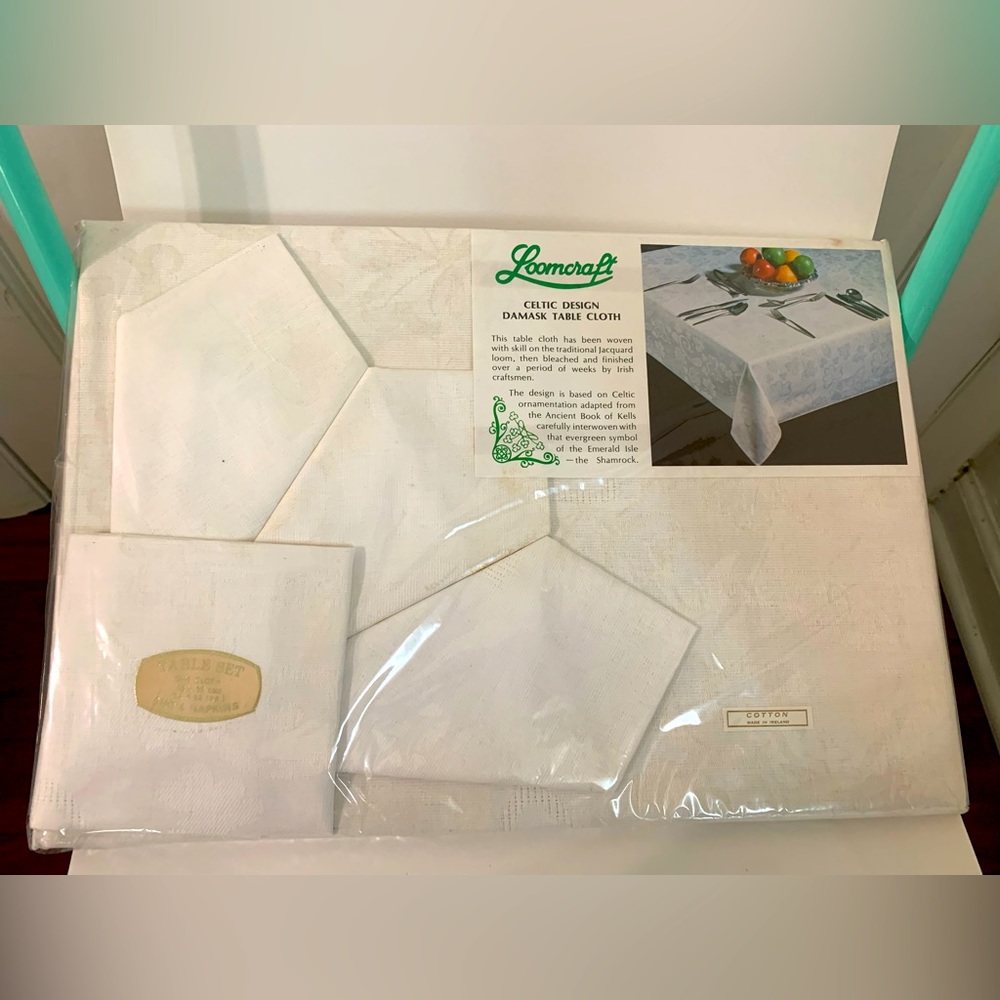 Vintage New Loomcraft Celtic Shamrock Damask Tablecloth & 4 Napkins Set